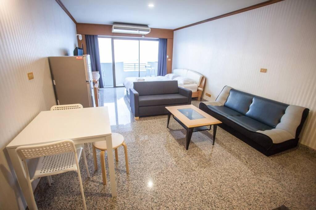 Pattaya Seaside Balcony/Beach Front/4 Peoples Na Chom Thian Bagian luar foto